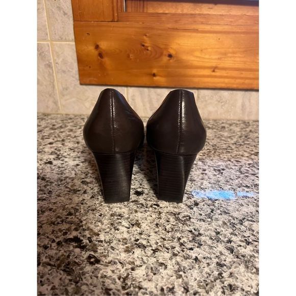 Real leather, two tone, Vintage Heels, brown and tan, old money, sophisticated - Picture 6 of 6